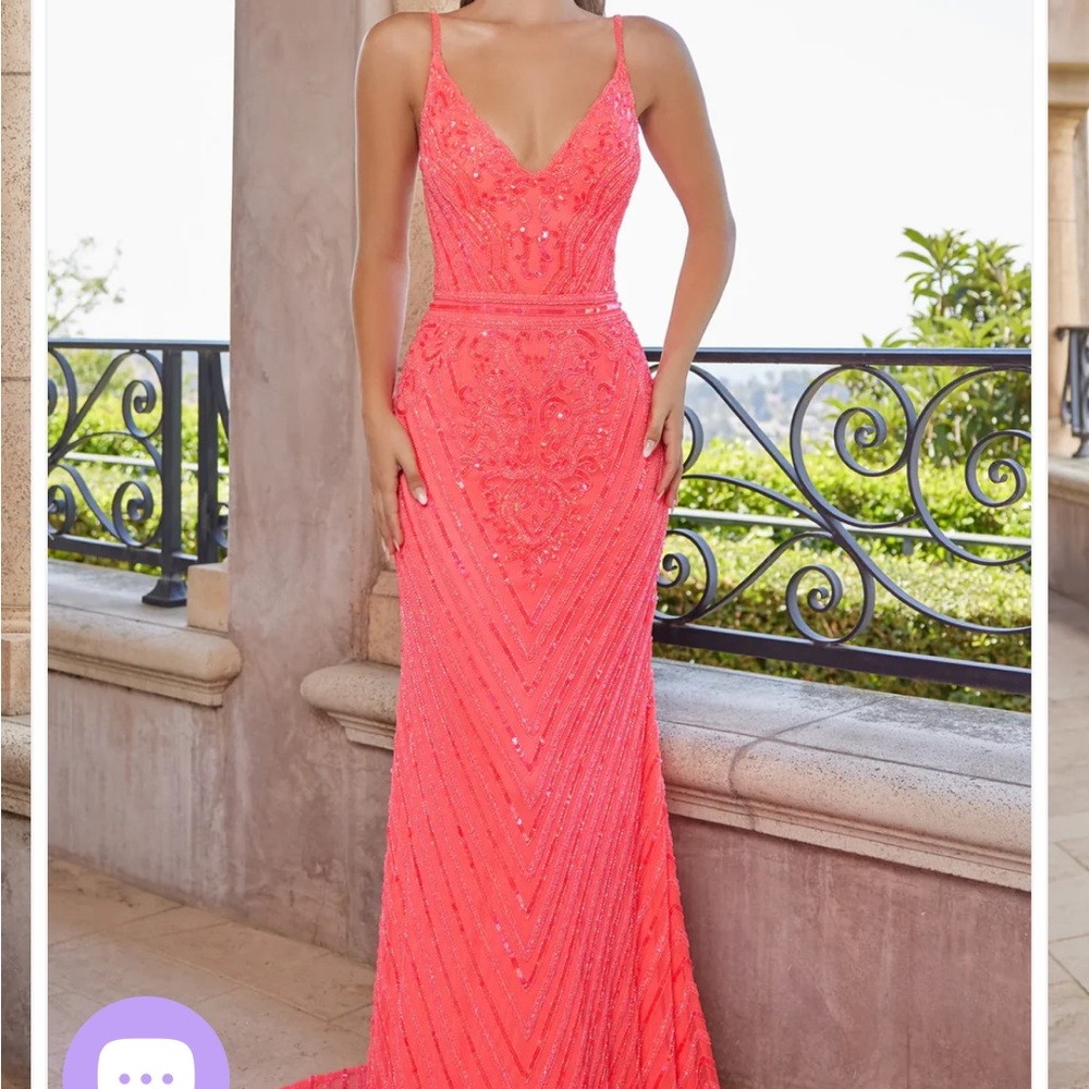 SCALA DRESS BRAND NEW NEVER WORN TAGS ON , I’ll ship fast price negotiation